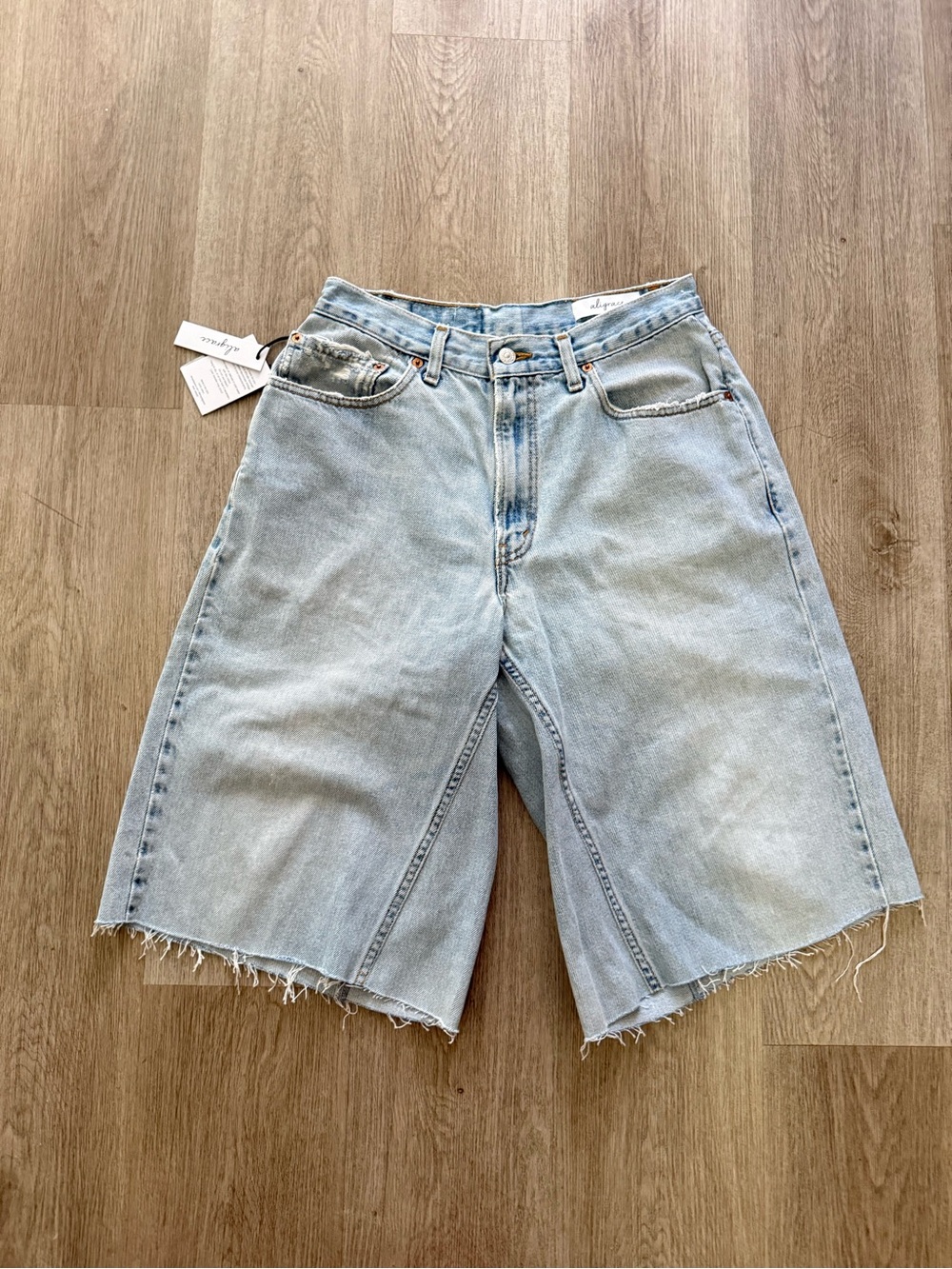 aligrace levis blue boyfriend crop raw bermuda wide leg jean shorts size 26 NEW